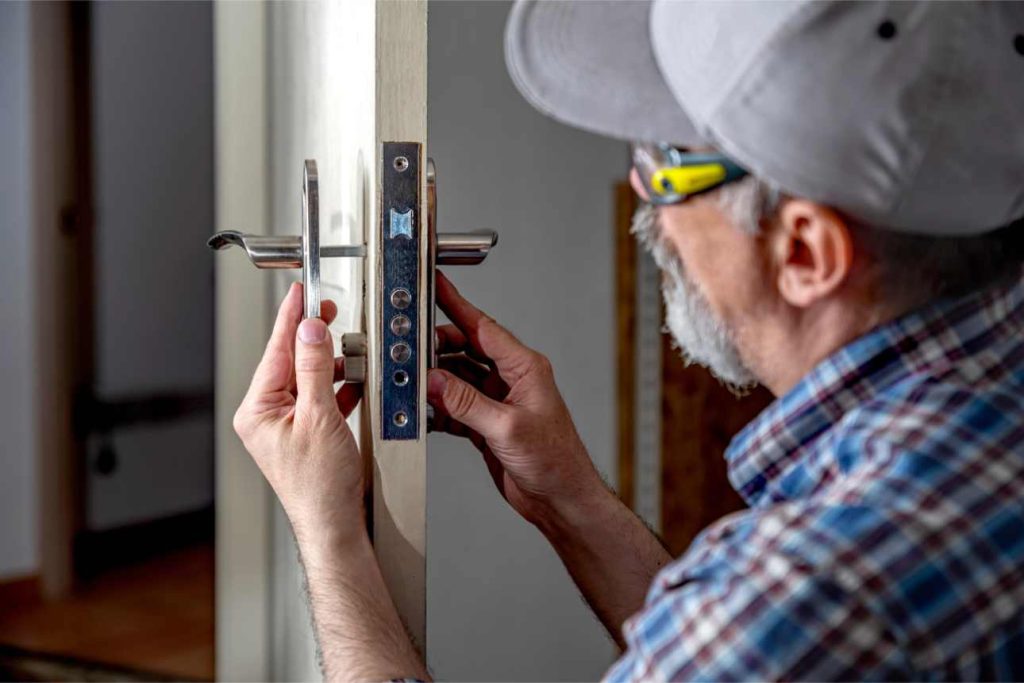 Instalando una cerradura en puerta